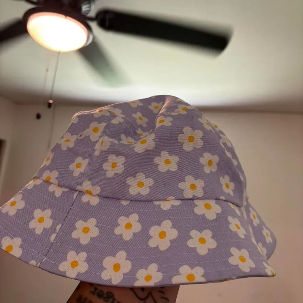 Ulta cute floral bucket hat pastel lilac with white and yellow simple flowers
